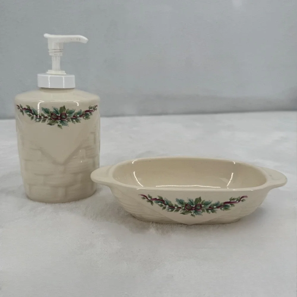 Vtg Pfaltzgraff Holiday Holly Joy Basketweave Heritage Cream Dispenser/Dish Set